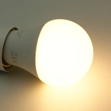 Ściemniana żarówka LED RGBW A60 E27/9W/230V 2700-6500K Wi-Fi Tuya