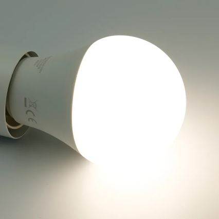 Ściemniana żarówka LED RGBW A60 E27/9W/230V 2700-6500K Wi-Fi Tuya