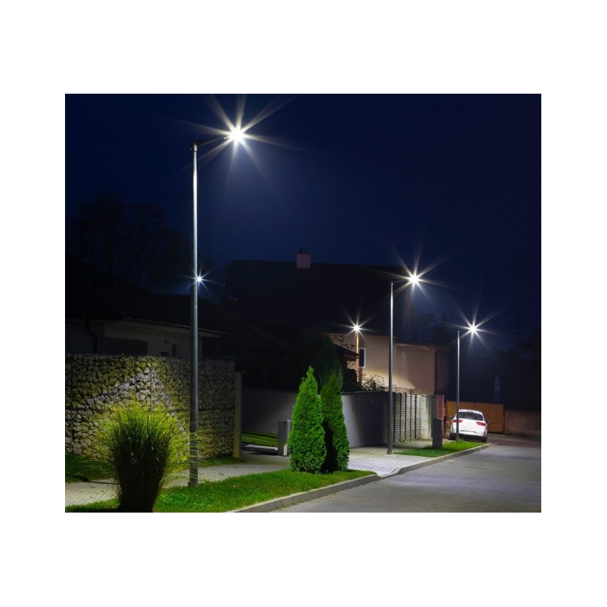Solarna lampa uliczna LED z czujnikiem STREET LED/15 W/7,4 V 4000 K IP65 5400 mAh