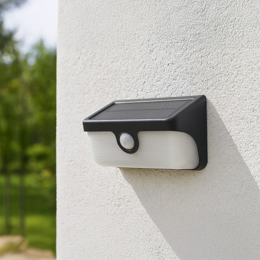 Solarny kinkiet ścienny LED z czujnikiem LINK LED/5W/3,7V IP65, czarny