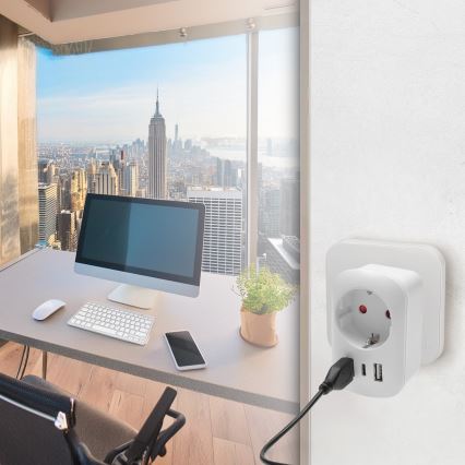 Adapter podróżny do USA 230 V z 2 portami USB-A i 1 portem USB-C