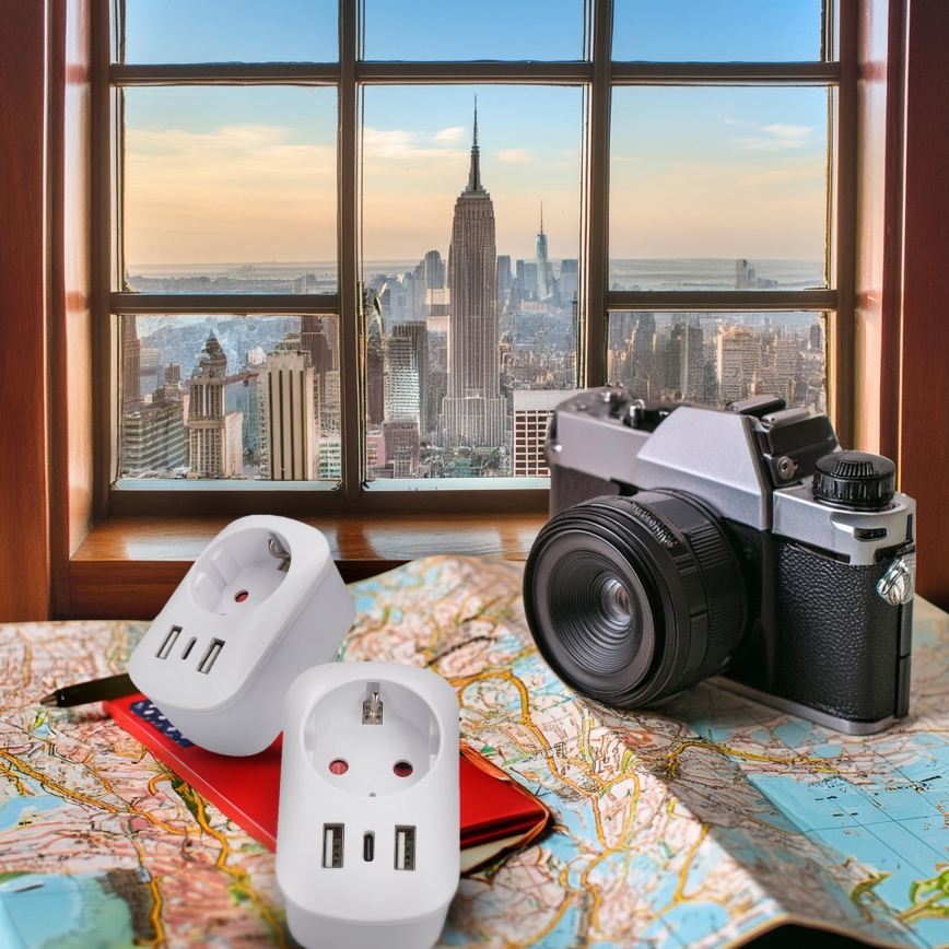 Adapter podróżny do USA 230 V z 2 portami USB-A i 1 portem USB-C