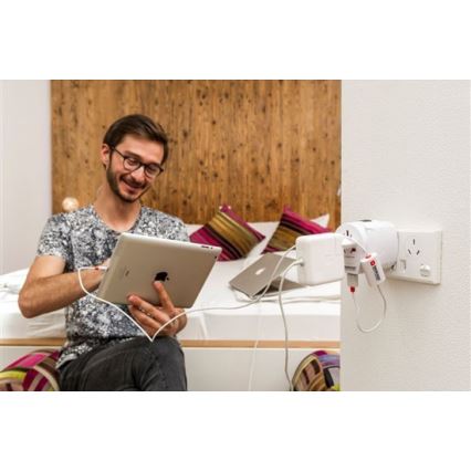 Uniwersalny adapter podróżny dla całego świata 230V + port USB
