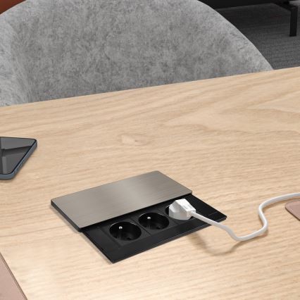 Gniazdo podtynkowe 3Z