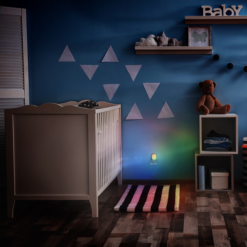 LED RGB Lampka orientacyjna z czujnikiem zmierzchu LED/0,5W/230V