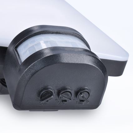 LED Naświetlacz solarny z czujnikiem ruchu LED/11W/3,7V 4400mAh 3000K/4000K/6500K IP54