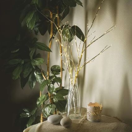 Świąteczna dekoracja LED do użytku zewnętrznego — 100 diod LED, zasilanie 3xAA, ciepłe białe światło, IP44