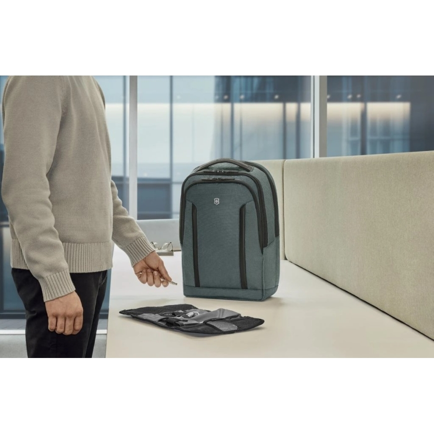 Victorinox - Plecak na laptop 15" Altmont Professional Deluxe Travel 25 l zielony