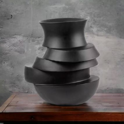 Wazon 38x33x36 cm żywica/matowa czerń