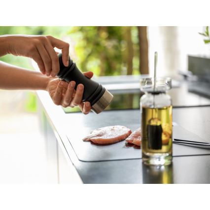 WENKO 55083100-Młynek do pieprzu BLACK OUTDOOR KITCHEN 5x17,5 cm czarny/biały