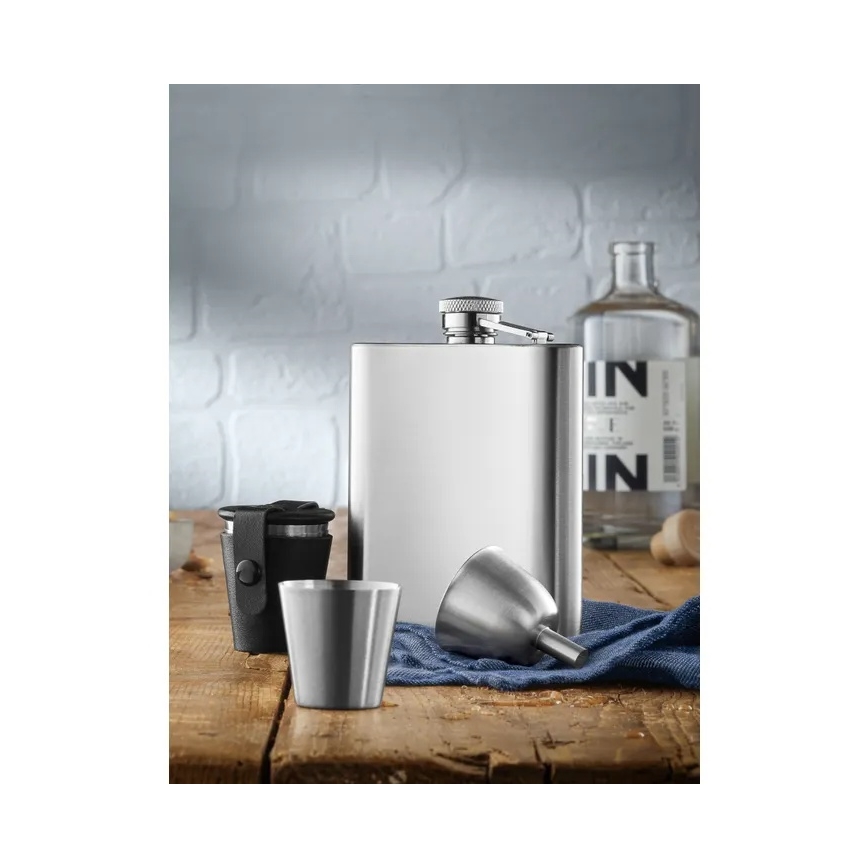 WMF - Zestaw piersiówki i kieliszków MANHATTAN 6 szt.