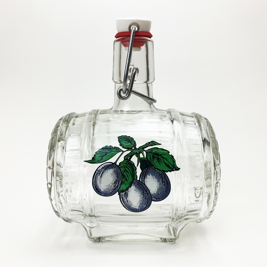 Zestaw 1x szklana butelka w kształcie beczki i 2x przezroczyste kieliszki do shotów, motyw śliwka