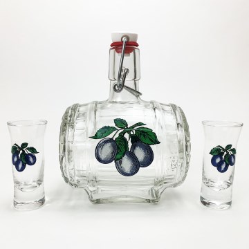 Zestaw 1x szklana butelka w kształcie beczki i 2x przezroczyste kieliszki do shotów, motyw śliwka