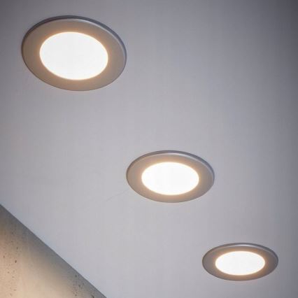 ZESTAW 3x LED wpuszczanych opraw sufitowych do łazienki LED/6W/230V IP44 srebrne