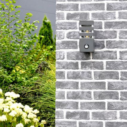 Zewnętrzna lampa ścienna z czujnikiem TEKSAS 1xE27/12W/230V IP44 antracyt