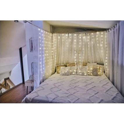 Zewnętrzny łańcuch świetlny LED, 300 diod / 8 funkcji, 5,9 m, IP44, ciepła biel